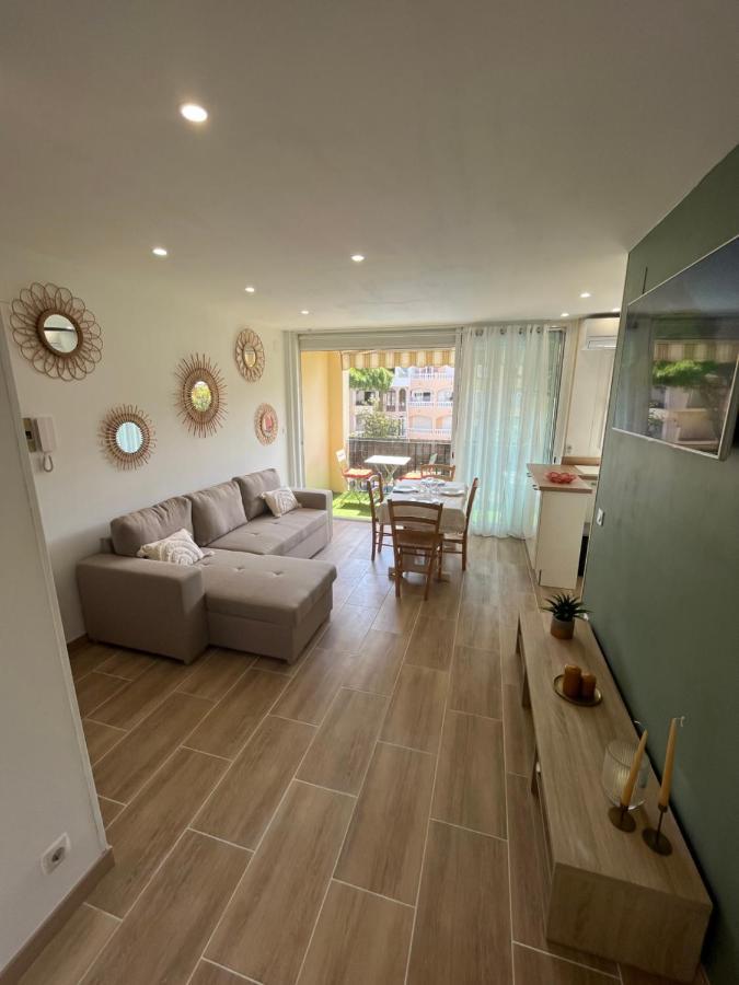 Appartement 1 Chambre Climatise Avec 3 Piscines A 200 M De La Plage Empuriabrava Exterior photo