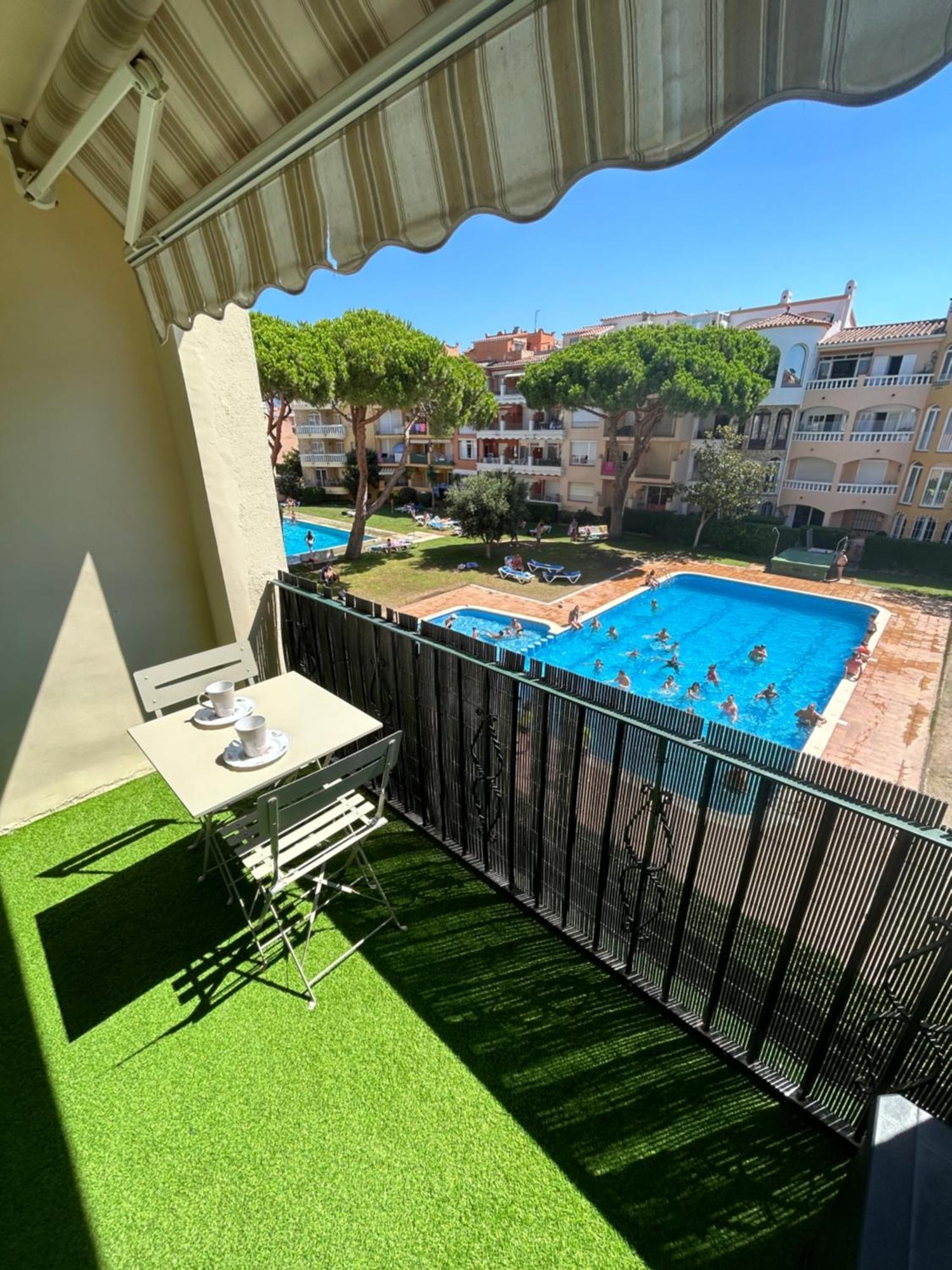 Appartement 1 Chambre Climatise Avec 3 Piscines A 200 M De La Plage Empuriabrava Exterior photo